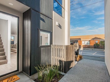 Modern Townhouse - Vacant and Ready to Go!