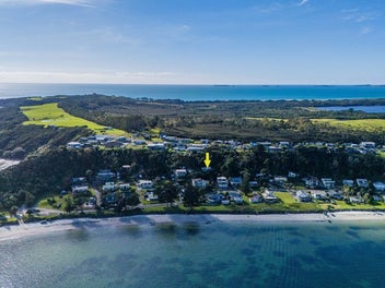 Elevated Coastal Elegance in Rangiputa