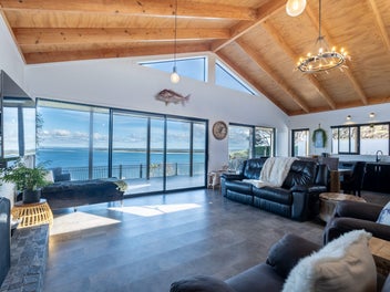Coastal Retreat with Uninterrupted Harbour Views