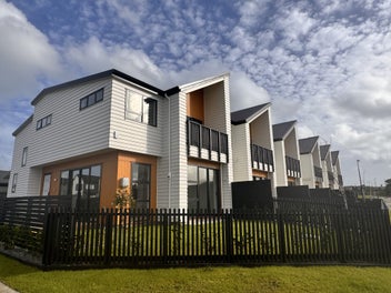 Gorgeous Living - Floor Area is approx. 164 m²