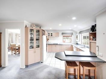 Three Bedrooms + Office in quiet Cul de Sac