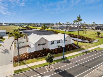 Invest in a Mike Greer Show Home - Find out more.
