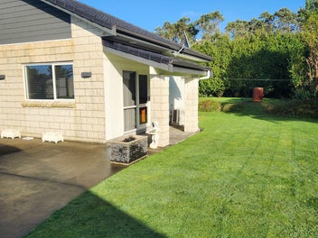 Image 1 of 7