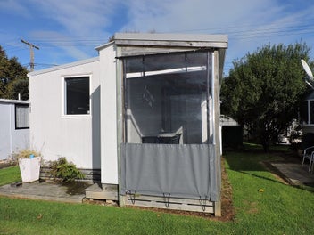 BEACH O'CLOCK AT TE PURU HOLIDAY PARK