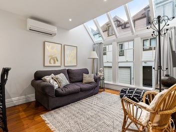 CHARMING CENTRAL CITY LIVING