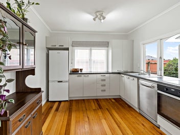 Character, Charm, Convenience-Selling In A Hurry