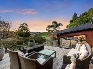 LARGE HI-SET HOME - EAGLE’S NEST VIEWS