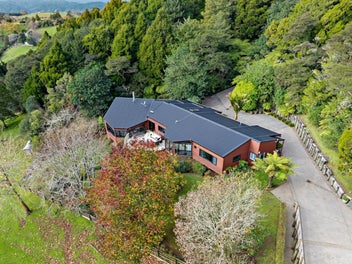 LARGE HI-SET HOME - EAGLE’S NEST VIEWS