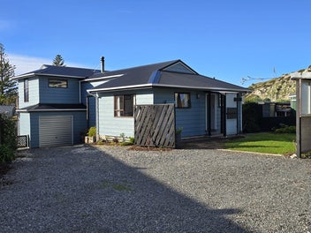 Split-Level Charmer With Spectacular Views