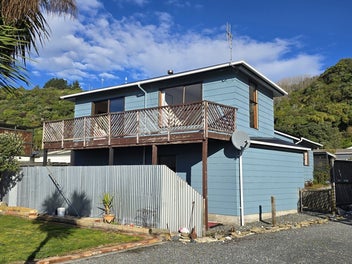 Split-Level Charmer With Spectacular Views