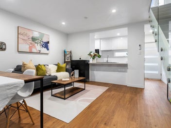 Entry to Ellerslie: Stylish Townhouse for Families