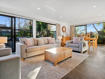 Modern Family Living in Prime Meadowbank