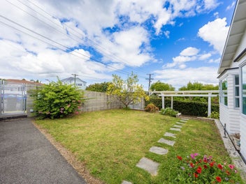 Family Living in Remuera – Full Site with Views