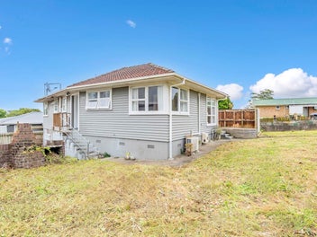 2x Houses on - 1x Title! 804m² Corner Site!