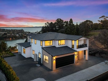 Talking to the sea in a Brand new home