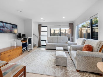 Modern, Low-Maintenance Living with Privacy