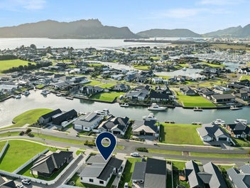 Affordable coastal luxury - must sell