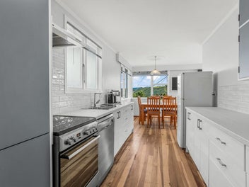 Quality Home, Stunning Views