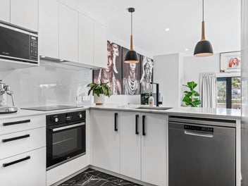 Relocation forces urgent sale!