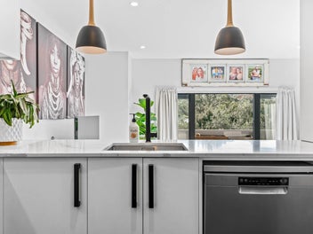 Relocation forces urgent sale!