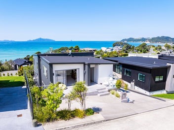 Coastal Calm & Contemporary Charm