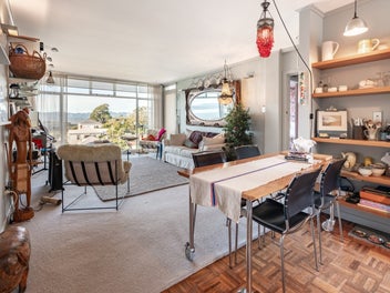 SUNNY PAD WITH SUBLIME VIEWS