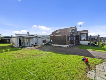 939sqm + 3 bed + 2 utility rooms