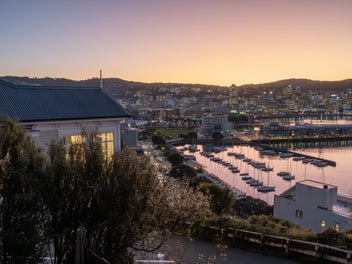AUCKLAND BECKONS – LET'S GET IT SOLD!