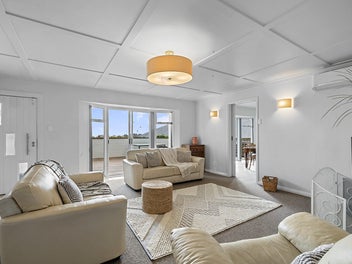 LOW MAINTENANCE IN OUTSTANDING LOCATION