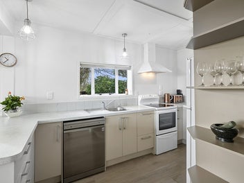 LOW MAINTENANCE IN OUTSTANDING LOCATION