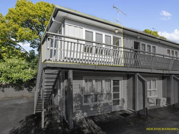Stylish cross-lease freehold studio in DGZ