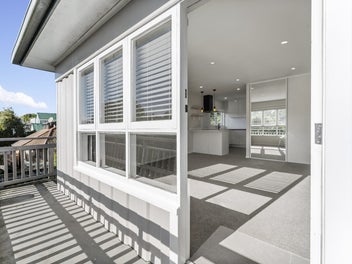 Stylish cross-lease freehold studio in DGZ