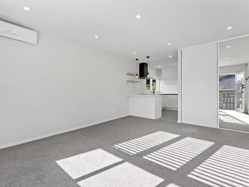 Renovated DGZ Studio with Solid Returns