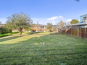 Affordable 2 Bed & Internal Garage!