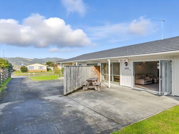 A Charming Townhouse Near The Beach