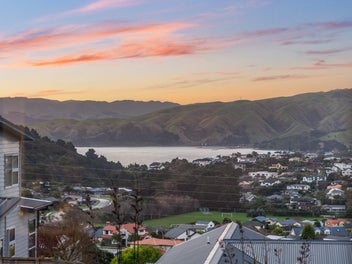 A FAMILY SHOWSTOPPER-Owners Under Offer Elsewhere