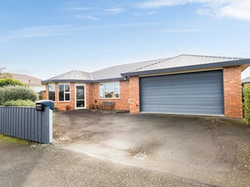 Well-appointed townhouse in handy location