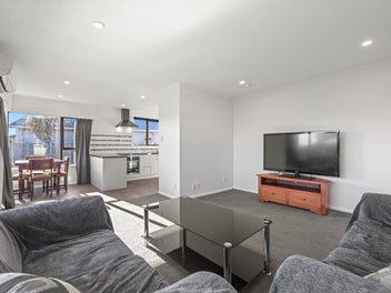 Light, Bright & Modern Living !!