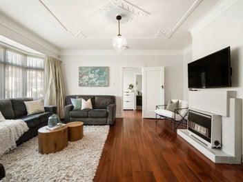 CHARMING FAMILY HOME IN PRIME LOCATION