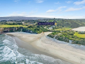 Brand-New Beachside Gem – Lagoon & Beach...