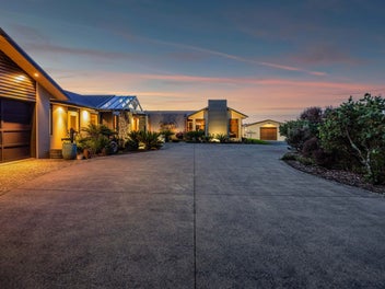 Premium country living with unmatched 291sqm shed