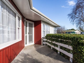 Pirimai Pleaser with Spacious Section
