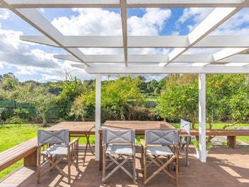 TIMELESS CHARACTER - RURAL PERFECTION!