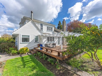 TIMELESS CHARACTER - RURAL PERFECTION!