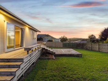Sunny, Stylish & Low Maintenance living!