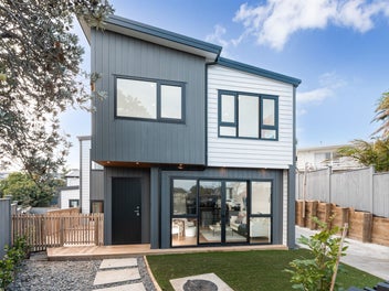Brand New 5 Bedroom Home in Macleans Zone