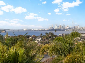 Harbour Majesty with Million-Dollar Views!