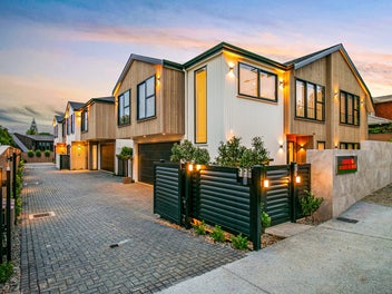 GZ Brand New Luxury Home