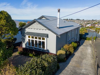 Charming 1920s Bungalow in a Sought-After Maryhill