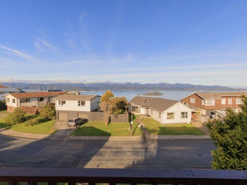 Sun, Seaview, Somes Crescent